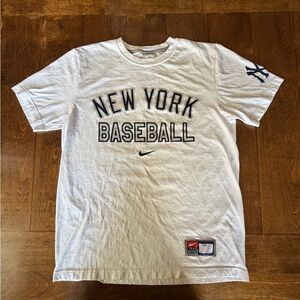 Nike New York Yankees MLB Officially Licensed Baseball Shirt M White Navy